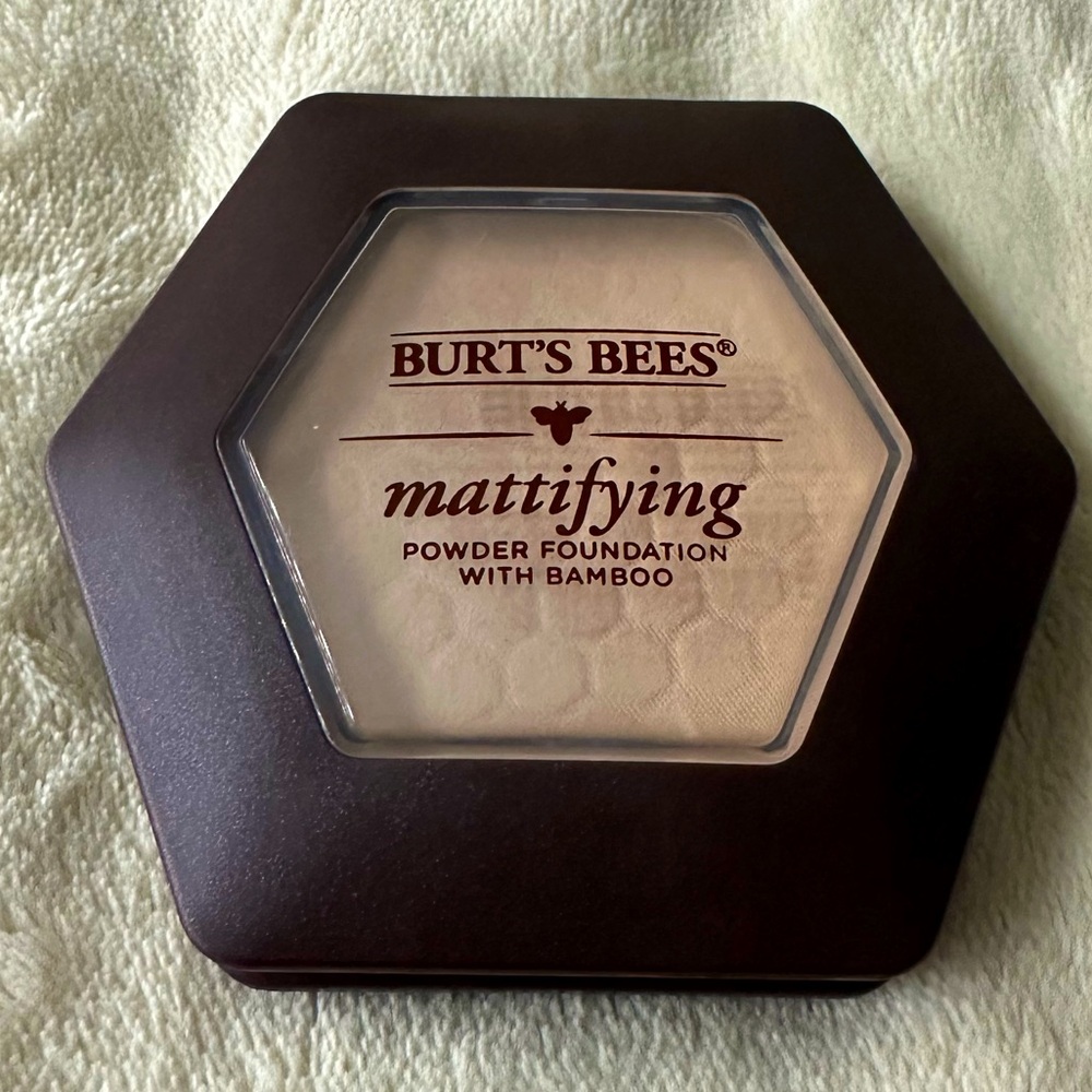 Burt's Bees Mattifying Powder Foundation